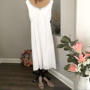 TAYLOR DRESS SIZE 8 BROOMSTICK PLEATING